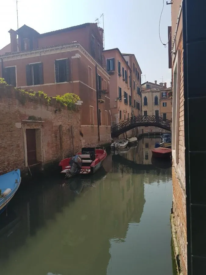 gondola show Velence 0*,
